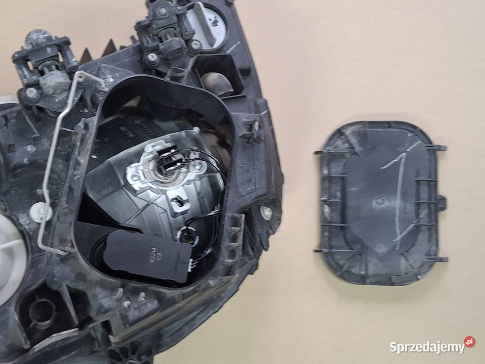 MERCEDES ANTOS AROCS REFLEKTOR PRAWY LAMPA PRAWA ciężarowe Bieleń sprzedam