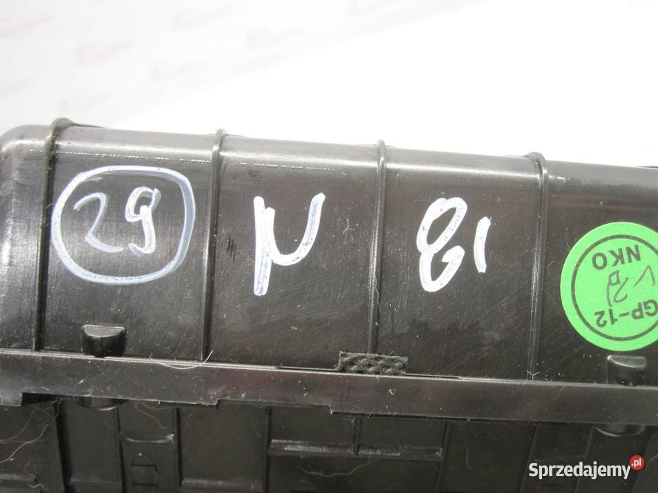 MOKKA 16 18r schowek środkowy 42547478 42547476 osobowe Schowki, półki Kielce