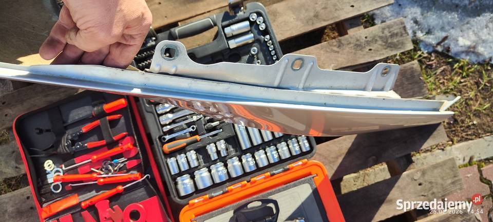 Błotnik przód prawy Mercedes rklasa 320 osobowe Części samochodowe Samociążek