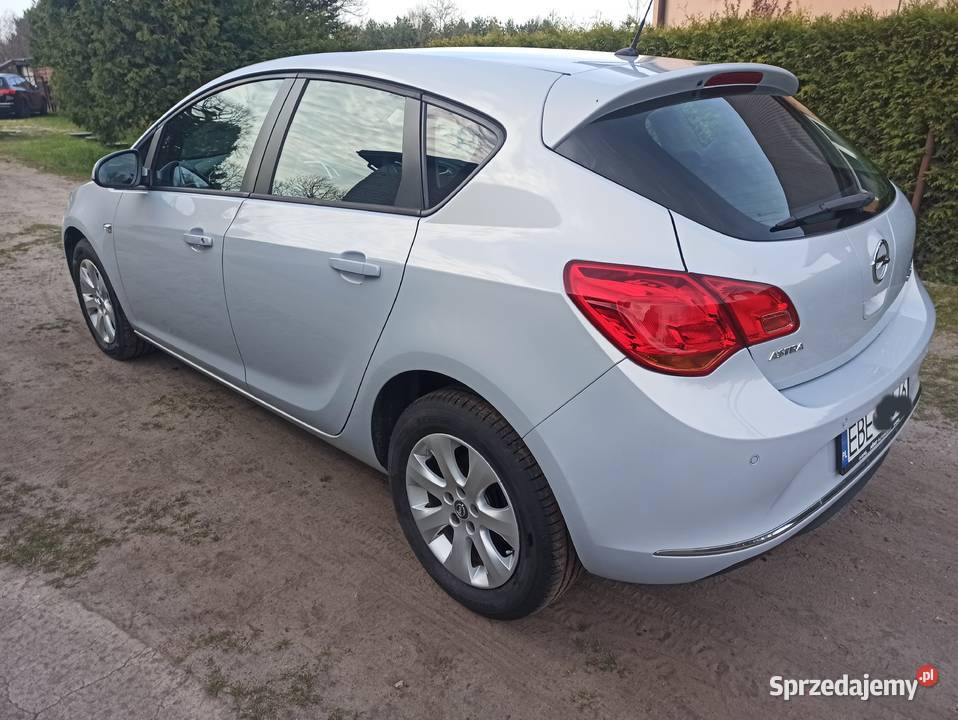 Opel Astra J 14 Oryginalny lakier Zadbana Rok produkcji 2014 Bełchatów