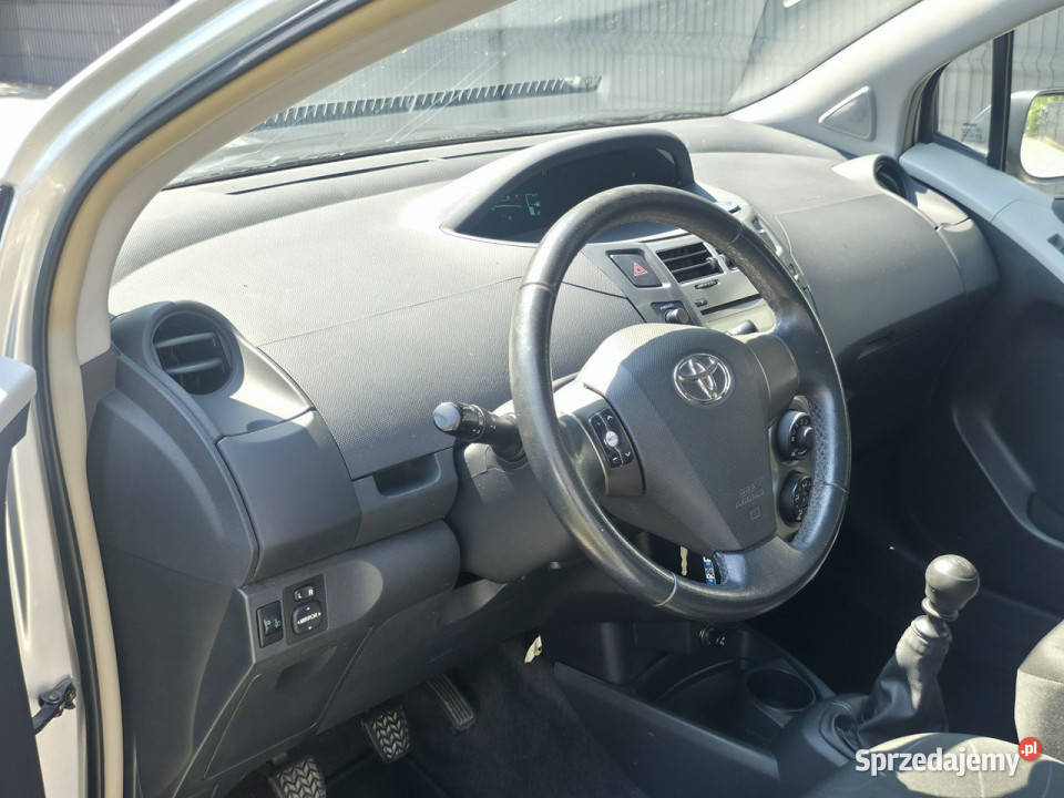 Toyota Yaris 133 Benzyna Serwisowany Gwarancja 4/5 Piekoszów
