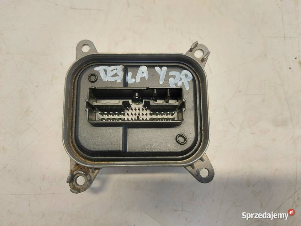 TESLA MODEL Y 2024r PRZETWORNICA MODUŁ LED PRAWA