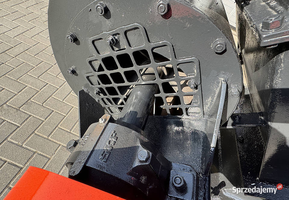 Rębak Rozdrabniacz do drewna bębnowy Sierakowska Huta