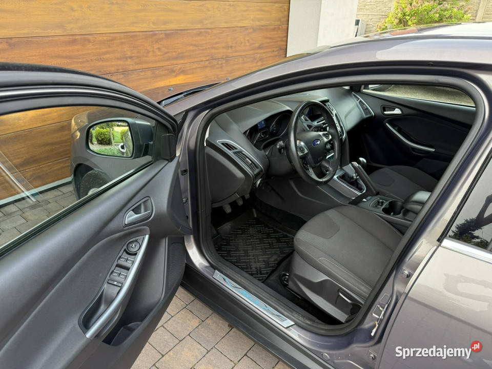 Ford Focus 12r 10 benzyna bezwypadkowy bogata aluminiowe felgi śląskie Konradów sprzedam