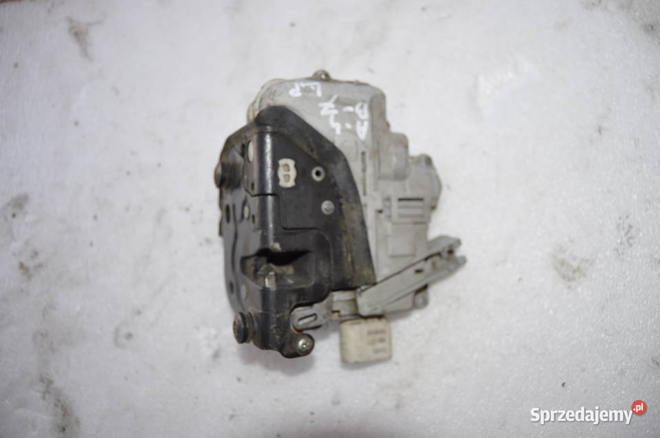 Audi A4 B7 zamek drzwi lewy przód 8E1837015AA