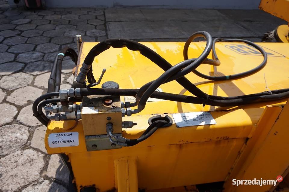 ZAMIATARKA MARKI JCB 240SC Tuliszków