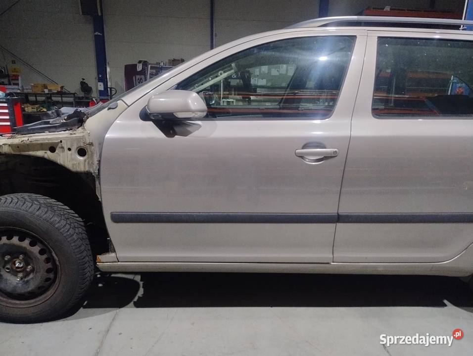 Drzwi Octavia 2 9202 Milejowice sprzedam