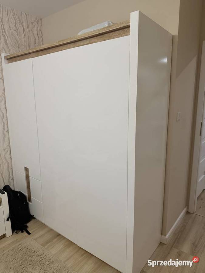 Sprzedam szafę i szafki nocne
