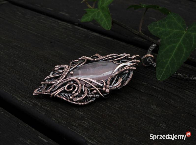 Miedziany wisiorek kwarc różowy rękodzieło