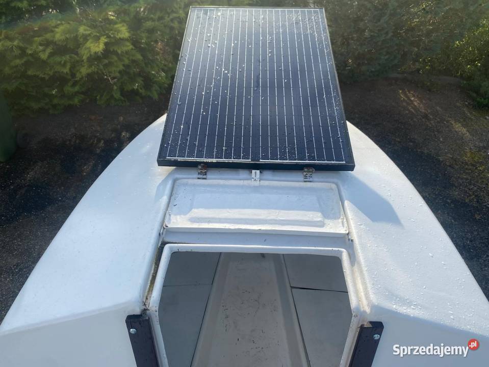 BEZ2 łódka łódź kabinowa