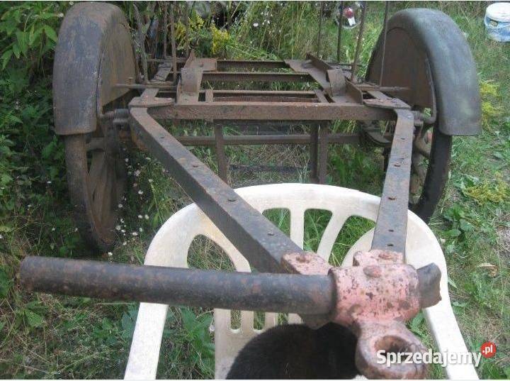 Stary zabytek techniki wojskowej Przyczepka Grójec