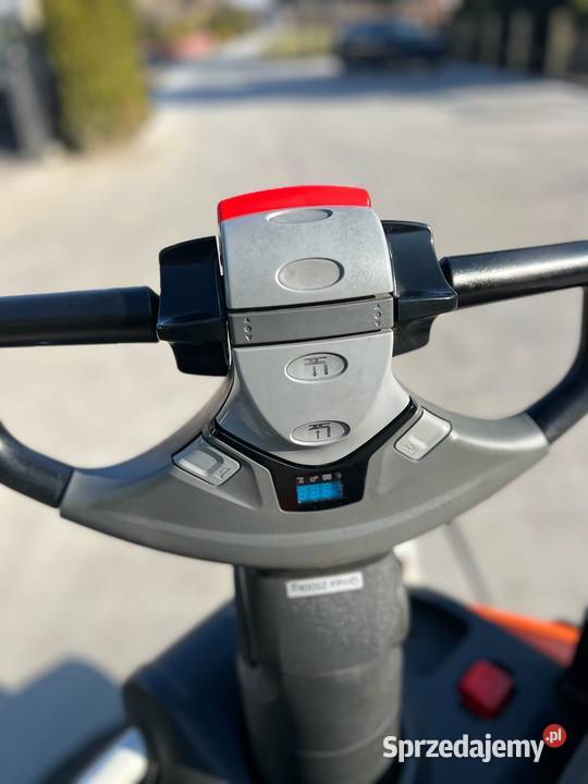Wózek paletowy elektryczny BT LPE 250 WYNAJEM