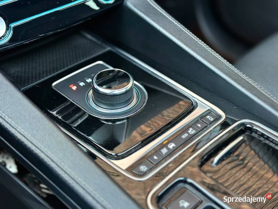Jaguar FPACE S 30 V6 Supercharged Benzyna 381 elektrycznie ustawiane fotele małopolskie Niedomice
