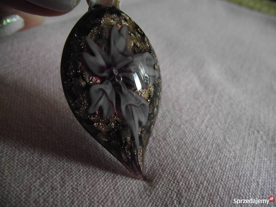 PRZEWIESZKA ZE SZKŁA WENECKIEGO Z ZATOPIONYM Piła sprzedam