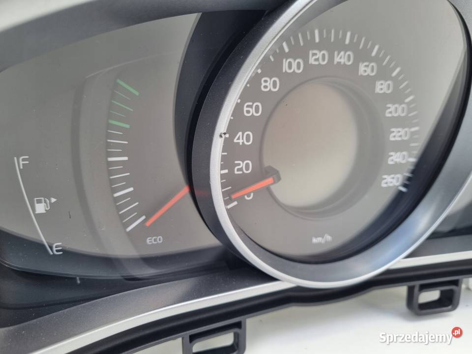 Volvo V40 II 20 T Benzyna LICZNIK ZEGARY Europa osobowe Chełm