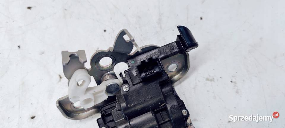 ZAMEK KLAPY TYŁ AUDI A3 A4 A6 A7 Q5 8R0827505A Przystajń