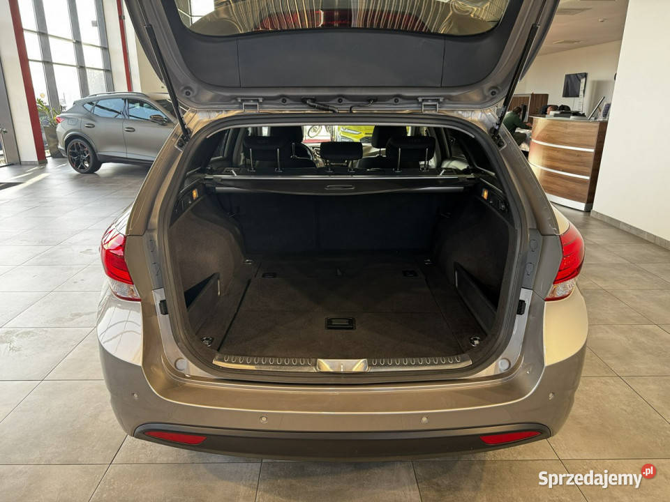 Hyundai i40 SW 17CRDI 141 DCT 2016 r salon relingi dachowe małopolskie Myślenice
