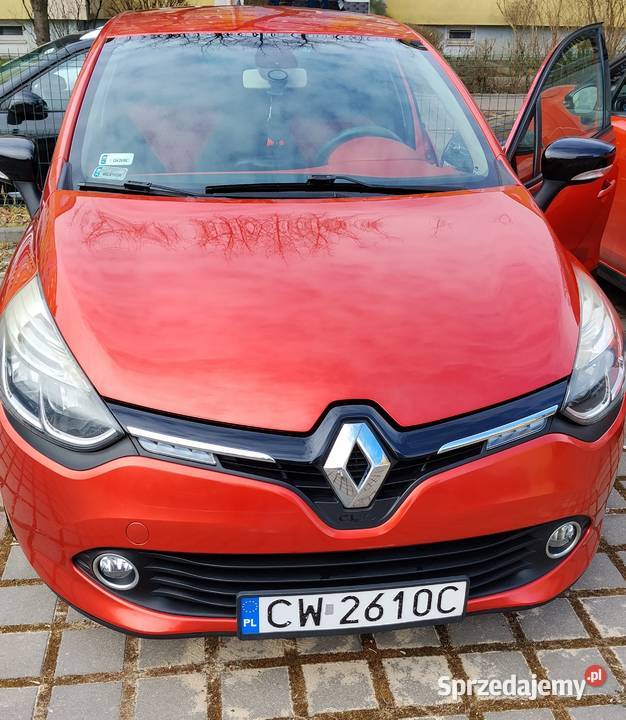 Salonowy Renault Clio IV