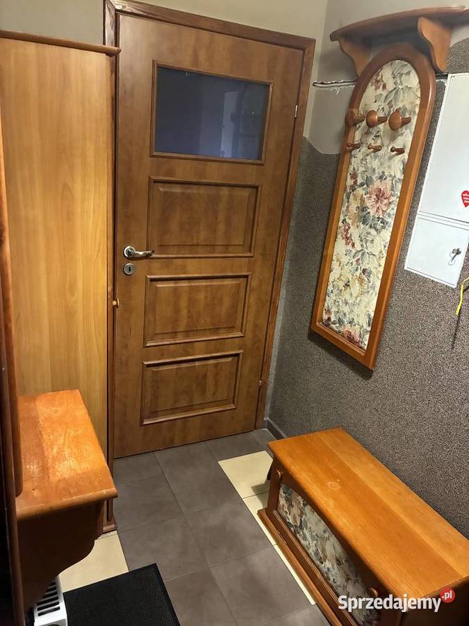 Meble drewniane do przedpokoju