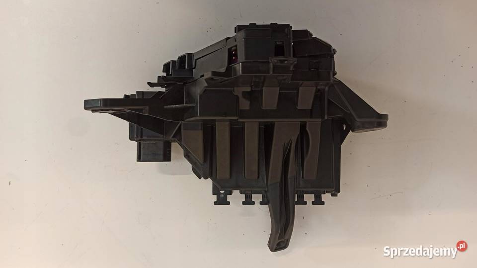 MERCEDES W205 SKRZYNKA BEZPIECZNIKÓW A2055402250