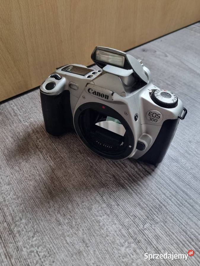 Aparat fotograficzny analogowy lustrzanka CANON Solnica