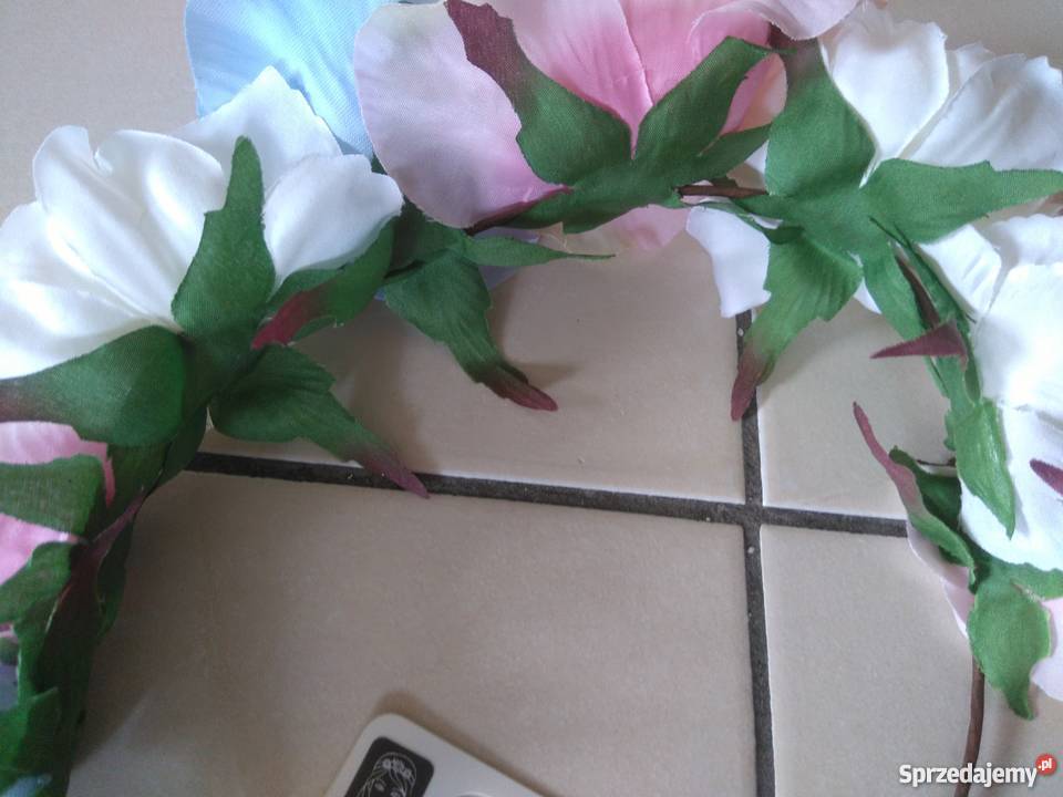 Wianek ze sztucznych kwiatków Kraków