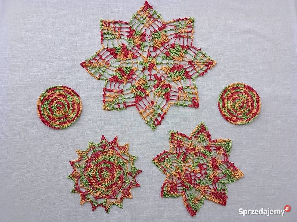 Kolorowe szydełkowe podkładki i serwetki na Boże Łódź