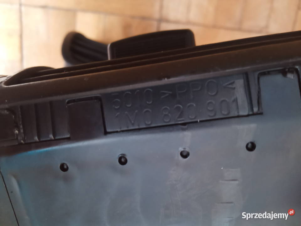 Seat Leon I Kratka nawiewu lewa Boczna 8L0820901 Deski rozdzielcze, konsole Dębica