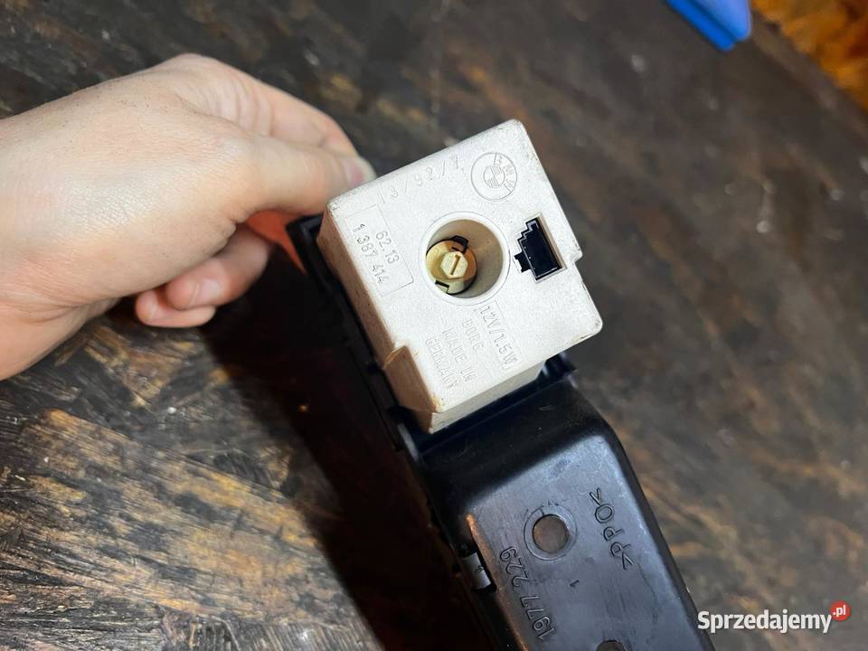 Półeczka zegarek analogowy BMW E36 Piasek