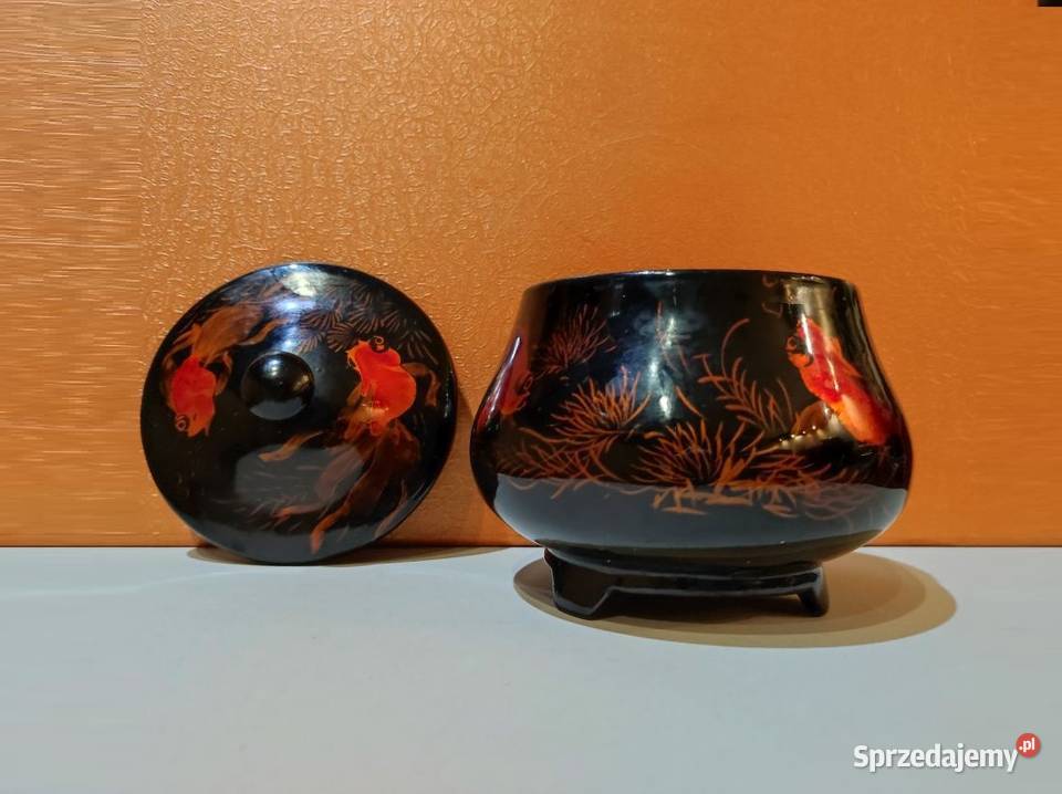 czarna szkatułka puzderko z laki złote rybki Kielce