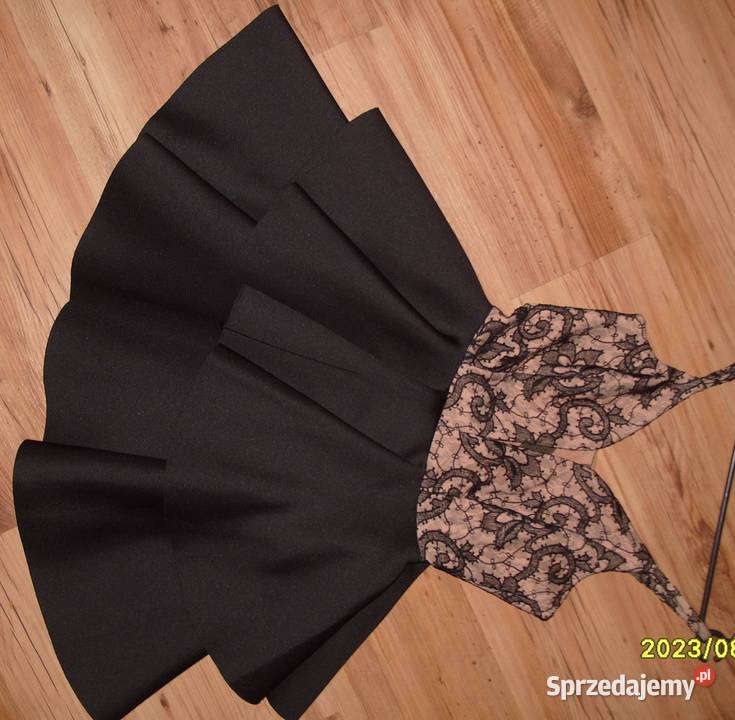 Rozkloszowana FORTI NOWA sukienka z koronką i