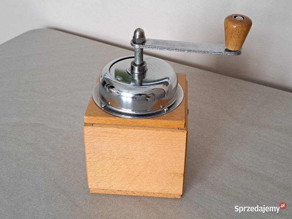 Młynek do pieprzu Bielsko z czasów PRLu Vintage brązowy Przybory kuchenne mazowieckie Radom
