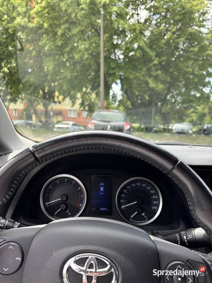 Toyota Corolla 2018 16 benzyna 132 kupiony w polskim salonie Radom