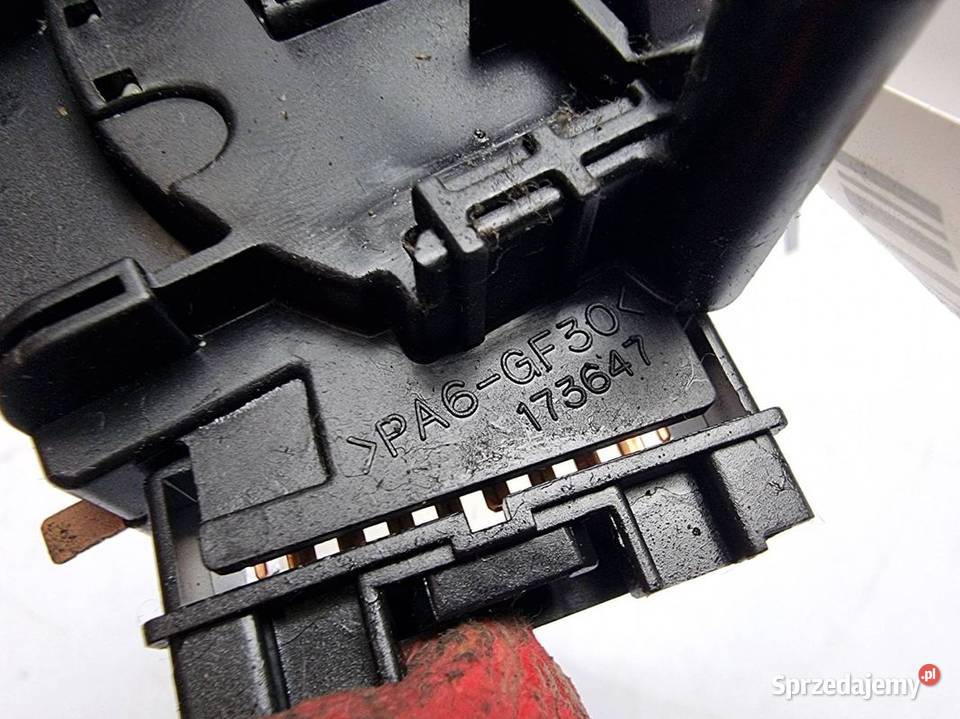 PRZYCISK TOYOTA YARIS I 173647 osobowe Lipno