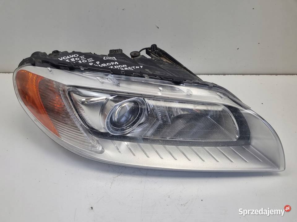 Volvo S80 II V70 III 0616r PRZEDNIA LAMPA PRAWA lubelskie Janów