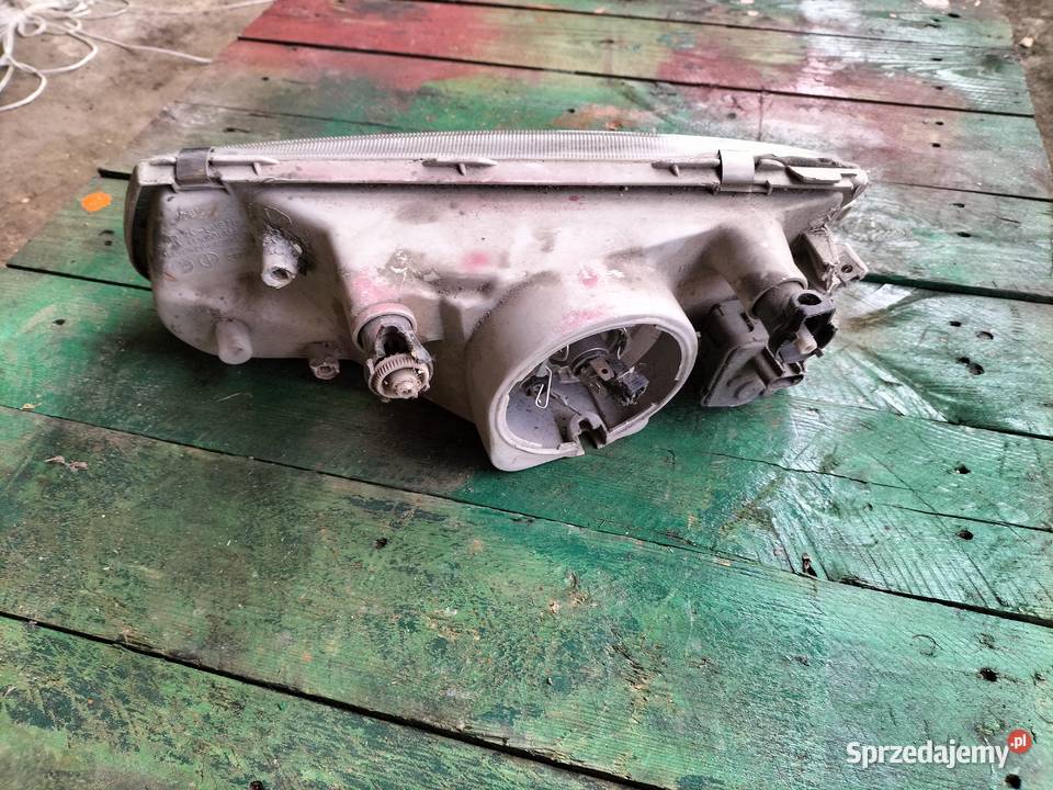 Mitsubishi Carisma LAMPA PRZEDNIA PRAWA Kamień-Kolonia