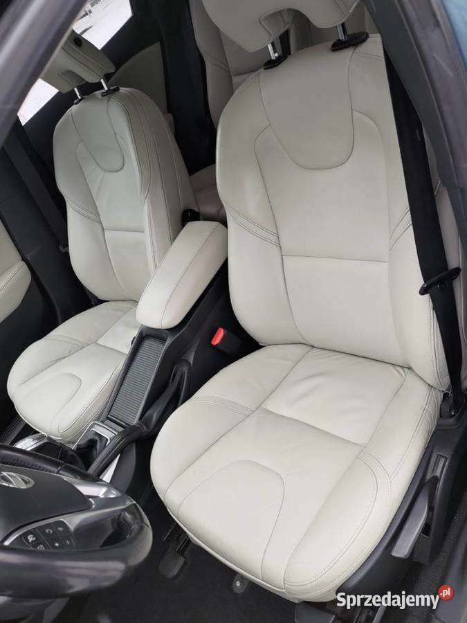 Prywatne Volvo V40 16d SUMMUM Bixenon Ledy TFT 1560cm3 Kłobuck