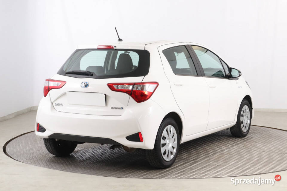 Toyota Yaris 15 Hybrid Rok produkcji 2020 Zabrze