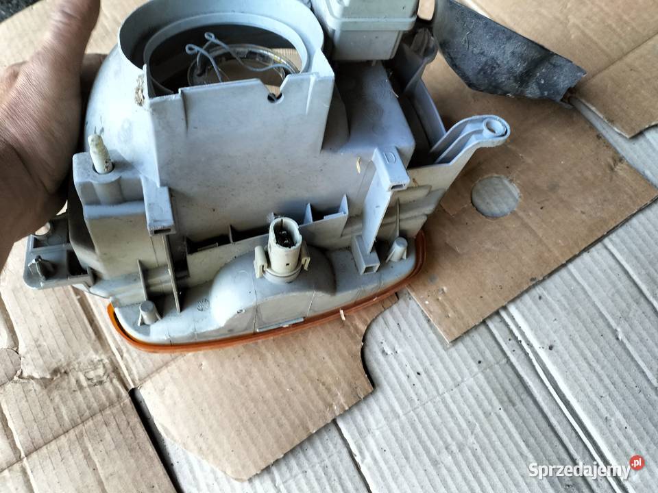 RENAULT TWINGO LAMPA PRZÓD PRZEDNIA PRAWA Kamień-Kolonia