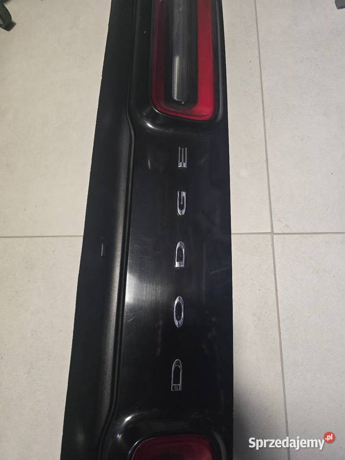 Blenda lampa tyl dodge challenger Ślesin