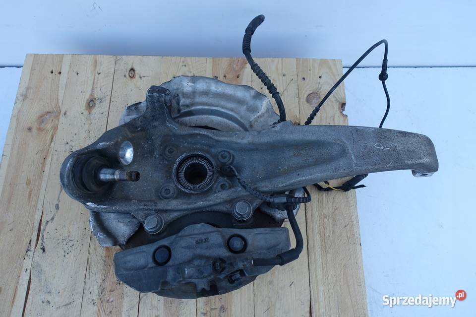 BMW F10 535 30 i PRZEDNIA PRAWA ZWORNICA PIASTA osobowe Rudka sprzedam