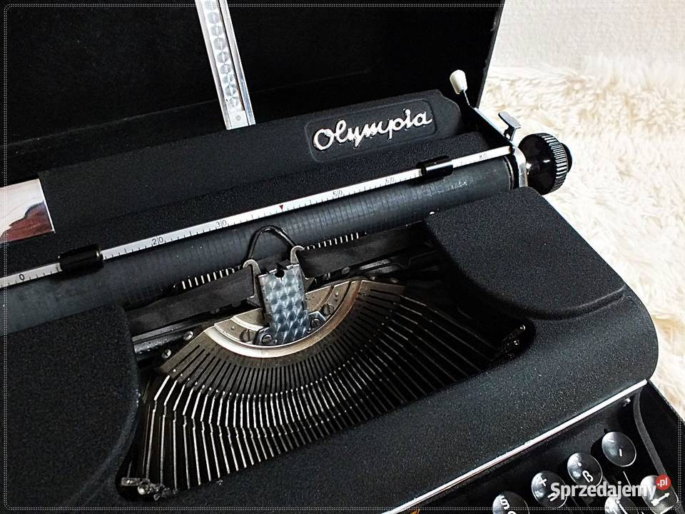 Stara zabytkowa maszyna do pisania Olympia z lat Antyki Żary