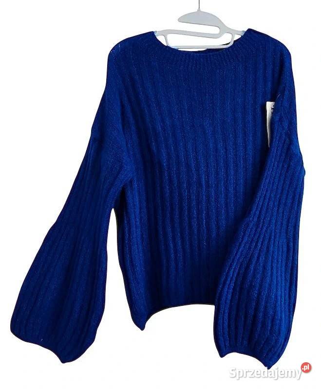 Wiralowy sweter w kolorze chabru rękawy dzwonek