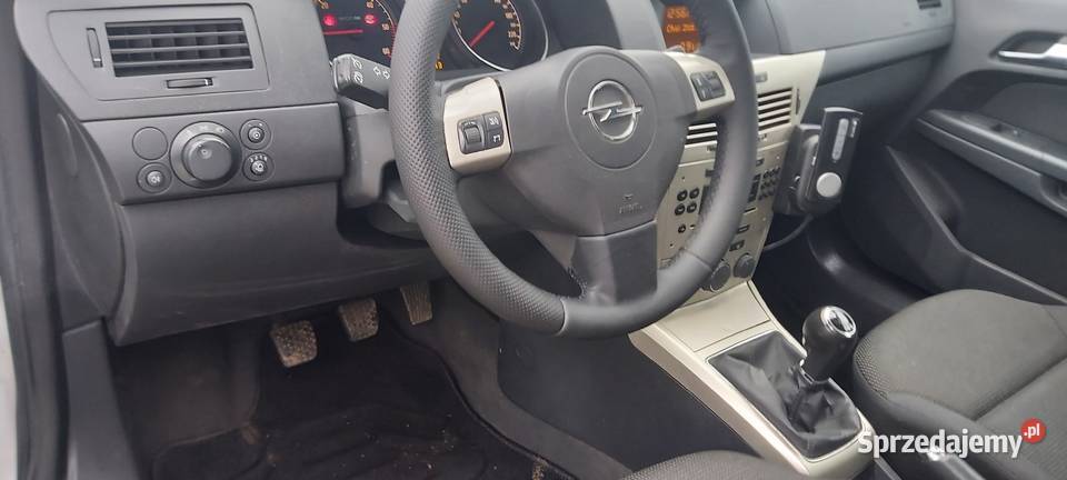 Opel Astra 13 cdti 2008 4/5