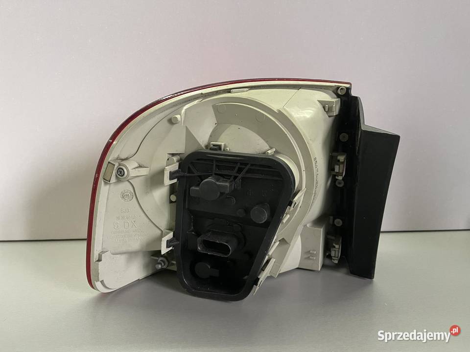 VW TOUAREG PRAWA LAMPA TYŁ Ostroróg