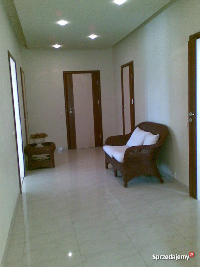 dom z dużą działką