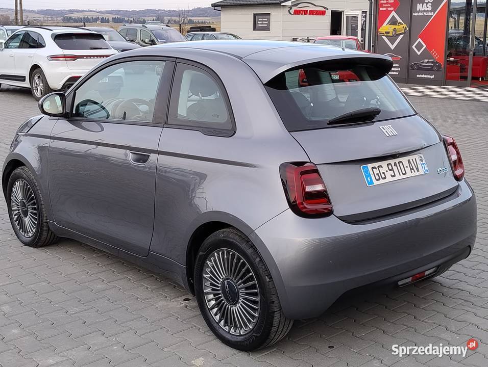 Fiat 500e 2022r Lekko uszkodzony Pali i jeździ radio 500 Electric