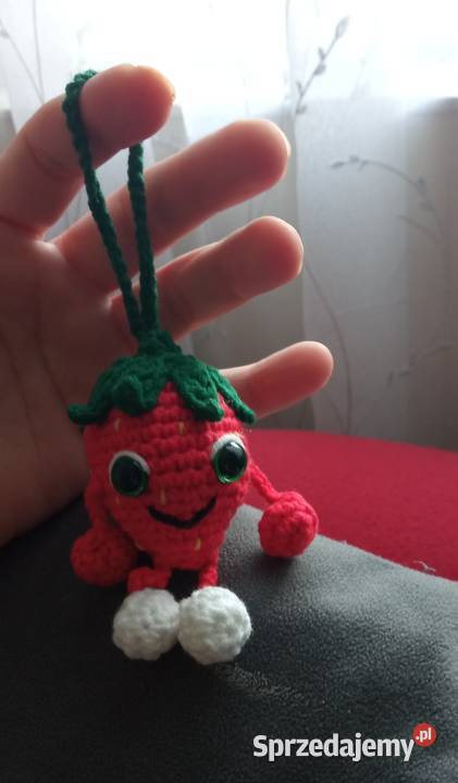 Brelok do kluczy wykonany na szydełku truskawka Łask