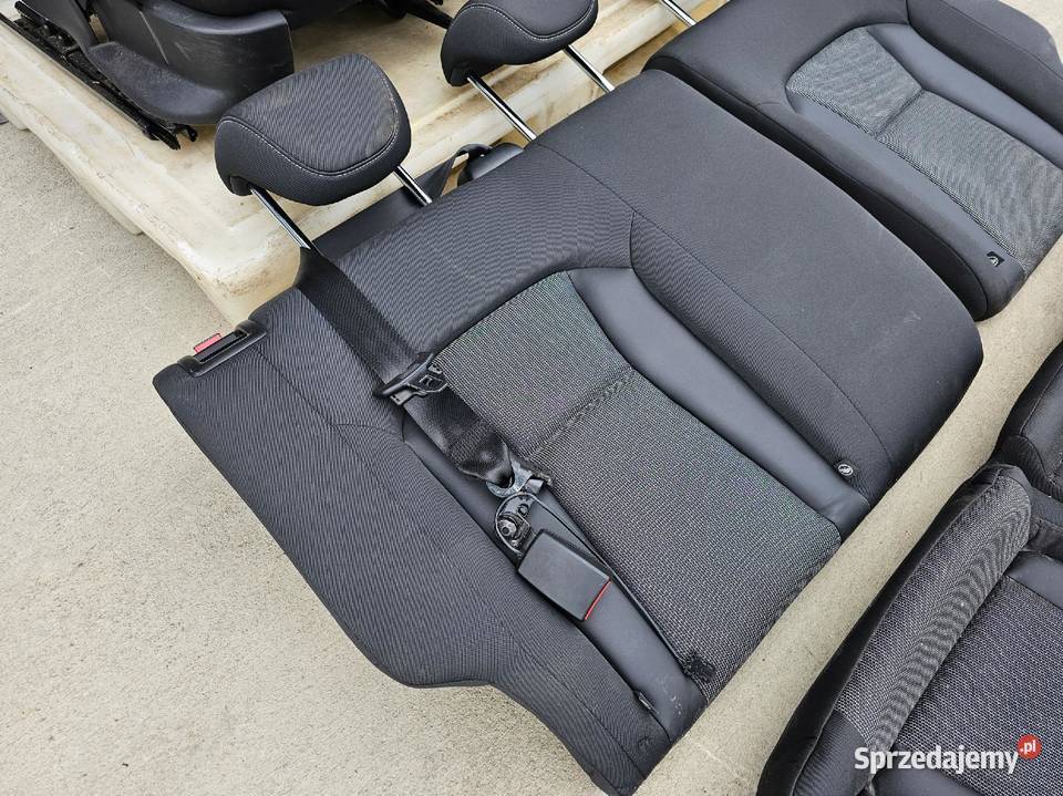 FOTEL FOTELE KOMPLET AUDI A1 8X 5DRZWI Przystajń