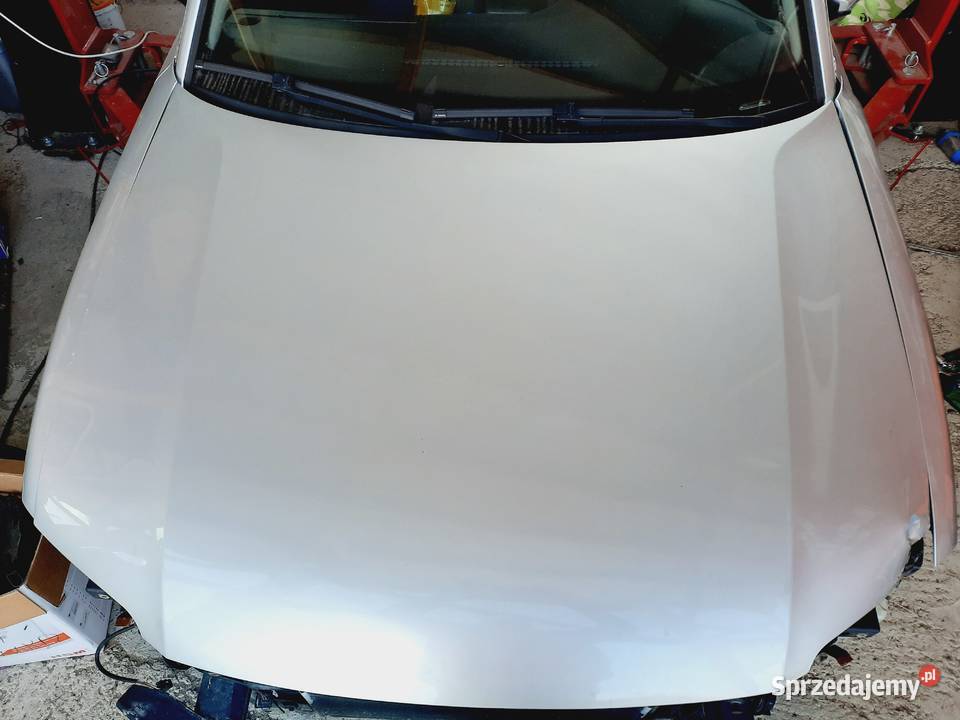 Maska VW Passat B5 zagięty narożnik LA7W srebrna Szczerbice
